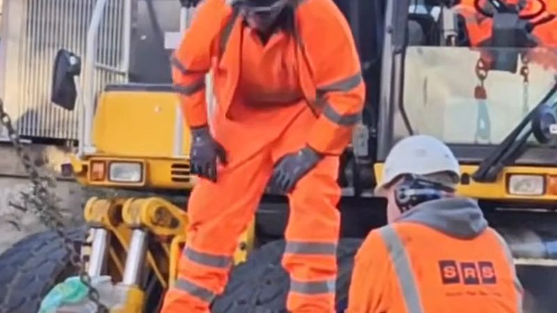 Londra Barking'de yük treni raydan çıktı: Rainham hattında tren yok, aksama 30 Ekim Cuma'ya kadar
