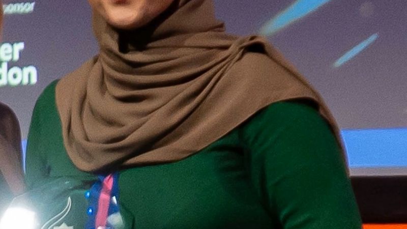 Londra'da başörtülü polis Fiona Shaik Umar'a ödül sonrası nefret: Met Komiseri sahip çıktı