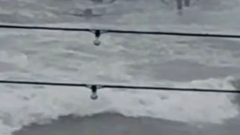 Austen fırtınası İngiltere'yi vurdu: Brighton'daki tarihi West Pier'in bir bölümü çöktü