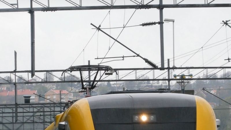 Göteborg-Karlstad arasında tren seferleri arızayla durdu