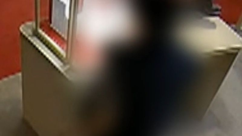 Stockholm'de kilitli olmayan vitrinden iki lüks saat çalan adama 7 ay hapis