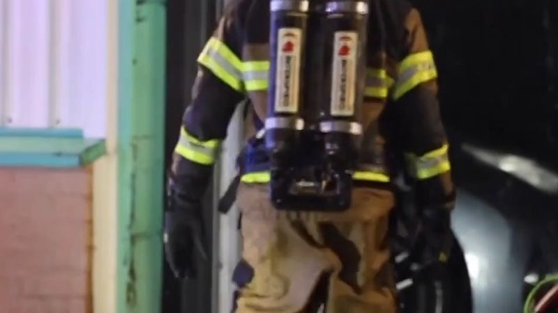 Uddevalla'da oto bayisini kundaklama şüphesiyle Borås'tan iki adam tutuklandı