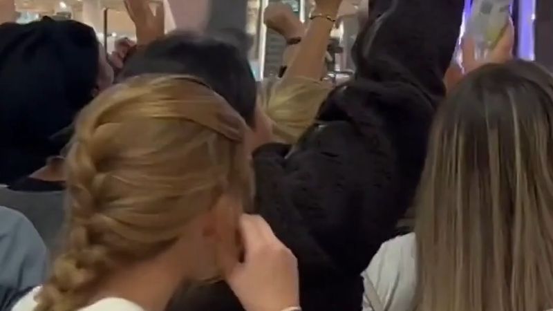 Mall of Scandinavia'da hediye çantası kuyruğu kaosa döndü, polis çağrıldı