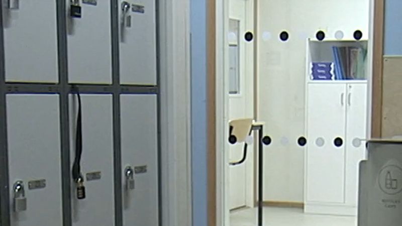 Hammarö'de okul tuvaletinde silahlı saldırı tehdidi