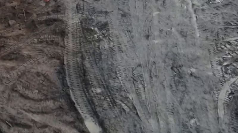 Malmberget'te kulübe köyü tırlarla taşınıyor: 30 kadar kulübeden 12'si yeni yerine gidiyor