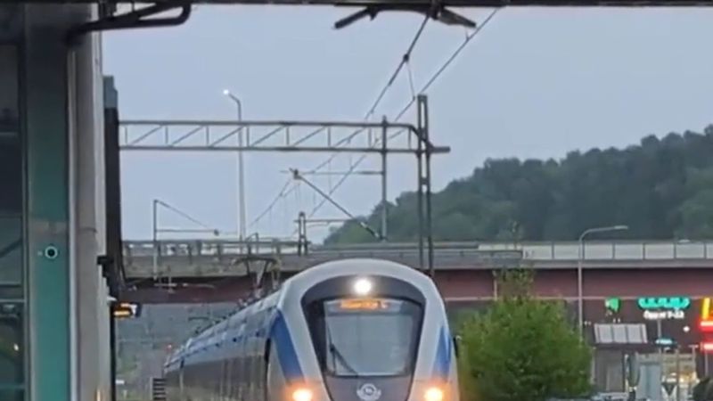 Stockholm bölgesinde pendeltåg 40 ve 41 hatlarında gece seferleri kesiliyor: 24-30 Ekim gecelerinde otobüs