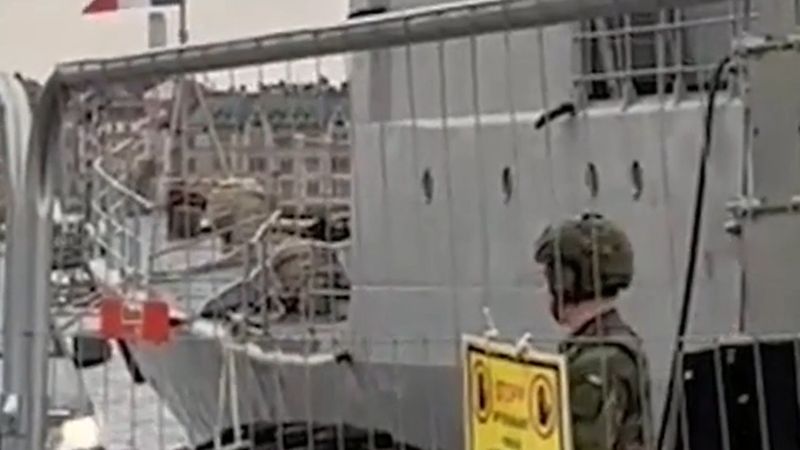 Fırtına Fransız savaş gemisini Stockholm'de mahsur bıraktı, Gotland feribotlarında gecikme