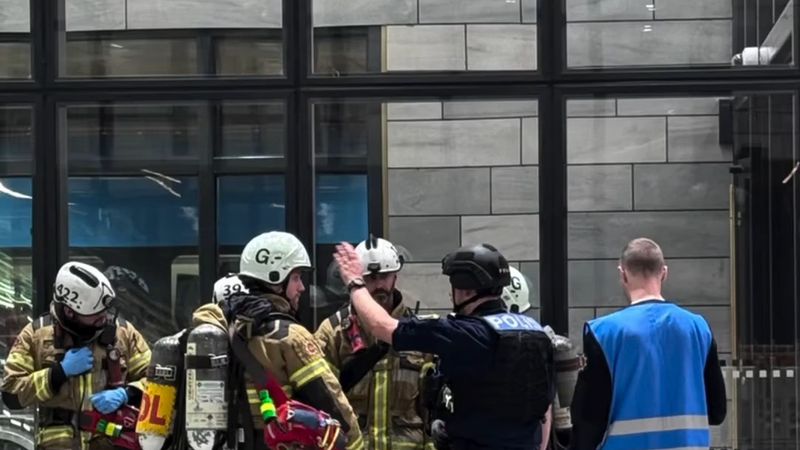 Göteborg'da itfaiye, polis ve ambulans ekipleri Västlänken'de ortak tatbikat yaptı