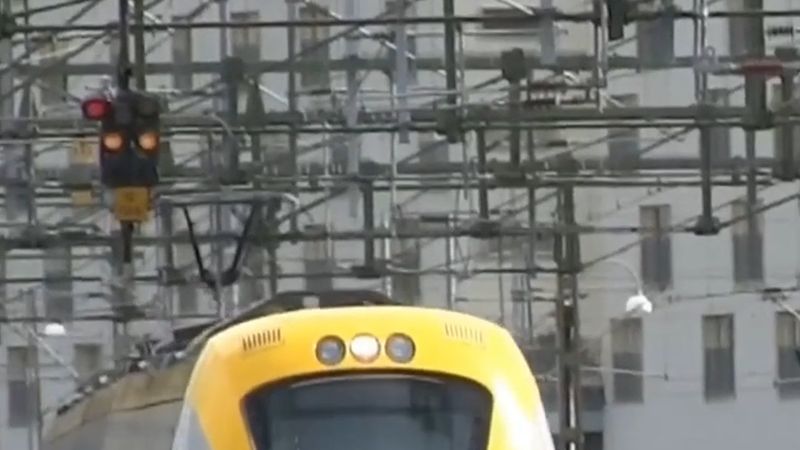 Göteborg ile Älvängen arasında 30 Ekim 04.30'dan 2 Kasım 04.30'a kadar banliyö treni yok, yerine otobüs