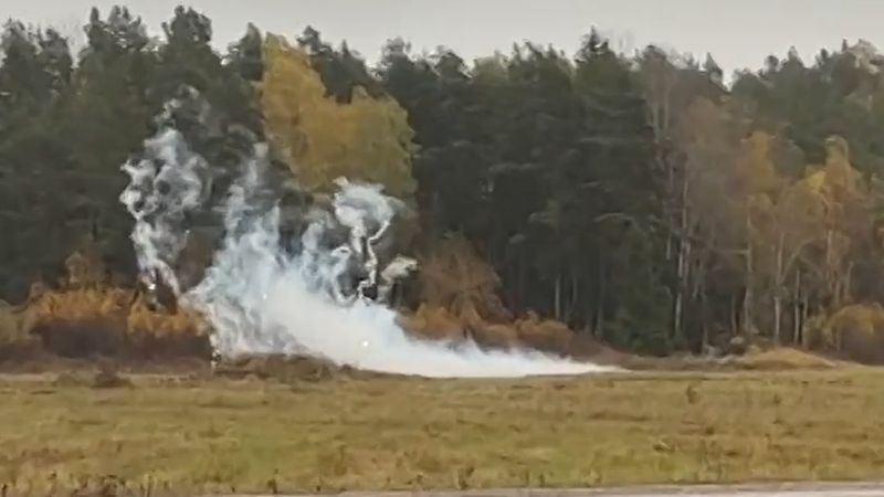 İsveç'te Strängnäs yakınında savaş hazırlığı tatbikatı: gaz alarmı ve patlama sesleri