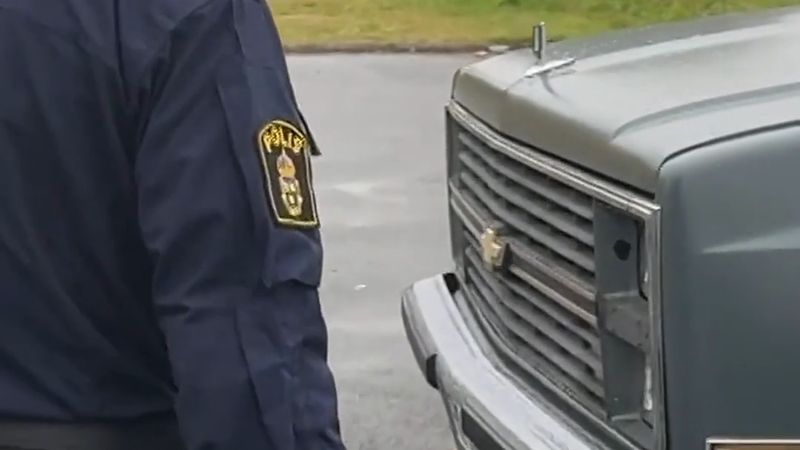 Jönköping'de polis A-traktörleri durdurdu: aşınmış lastik, tutmayan fren