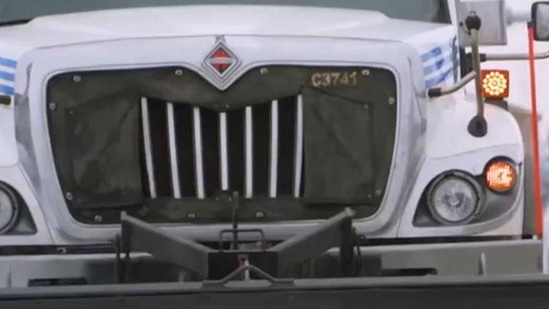 Edmonton'da kar küreme sezonu başladı: park yasağına uymayana 250 dolar ceza