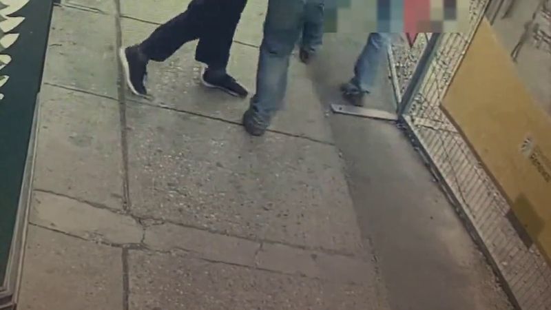 Guelph'te kaldırımda yürüyen kadına aniden yumruk attı: 35 yaşındaki kadın suçlandı