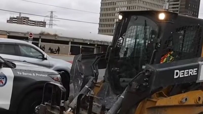 Toronto'da Bloor Street West'teki bisiklet yolları kaldırıldı, 1,2 km'de araç şeritleri geri açıldı