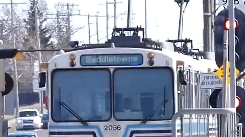 Calgary'de CTrain Mavi Hat 25 Ekim Pazar günü de Saddletowne-Whitehorn arasında kapalı