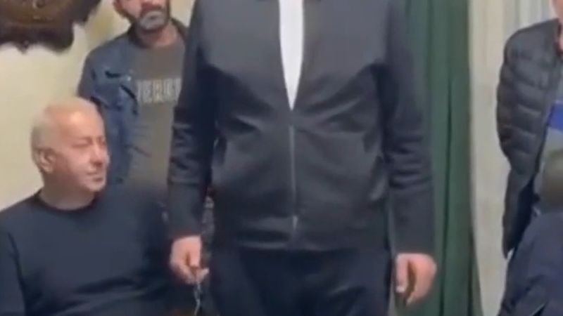 Eşref Saral'a silahlı saldırı iddiası: Of'ta 6 el ateş edildi, hastaneye kaldırıldı