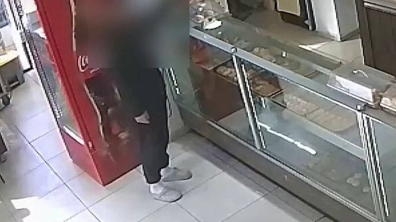 İzmir'de fırında DMD hastası çocuğun tedavisi için konan bağış kumbarası çalındı; hırsızlık anı güvenlik kamerasında