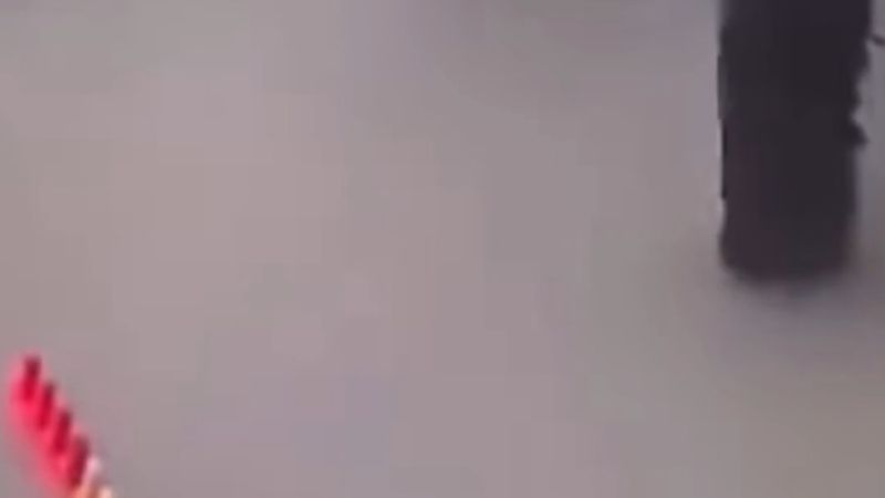 Beykoz'da bir evin bahçesini çarşamba günkü sağanakta bir saat içinde su bastı; ön bahçe kamerası o anları kaydetti
