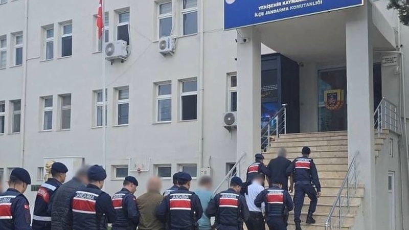 Bursa'da radar ve trafik kontrollerini WhatsApp grubunda haber veren 8 kişi gözaltına alındı
