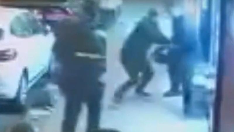 Esenler'de silahlı hesaplaşma kamerada: 3 gözaltı