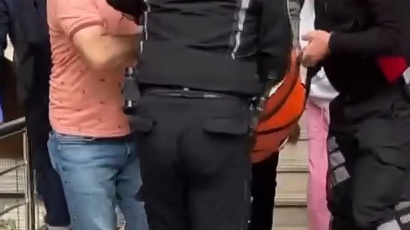 Avcılar'da yol verme tartışması bıçaklı saldırıya döndü: sürücüyü evine kadar takip ettiler, 3 yaralı