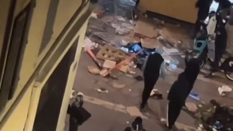 Marsilya'da alışveriş merkezi ve dükkânlar yağmalandı