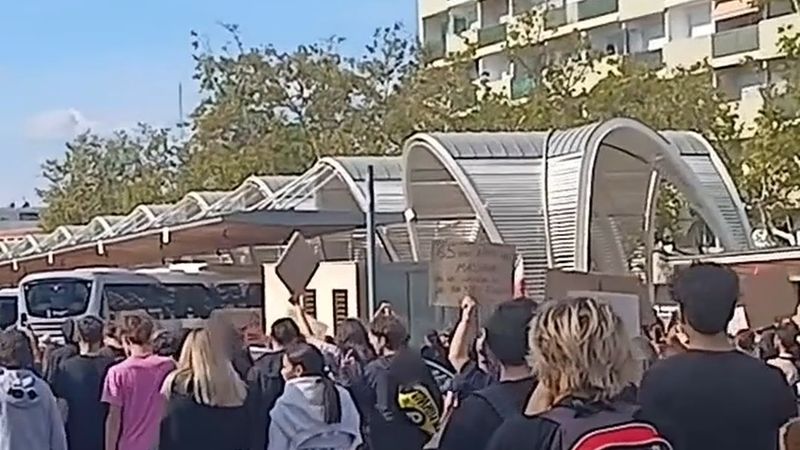Fransa'da kamyoncular 21-22 Ekim'de Paris'e iniyor, sendikalar 5 Kasım'da ülke çapında grevde