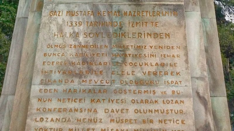 İzmit'te Atatürk Anıtı önünde hakaret videosu çeken şüpheli gözaltına alındı