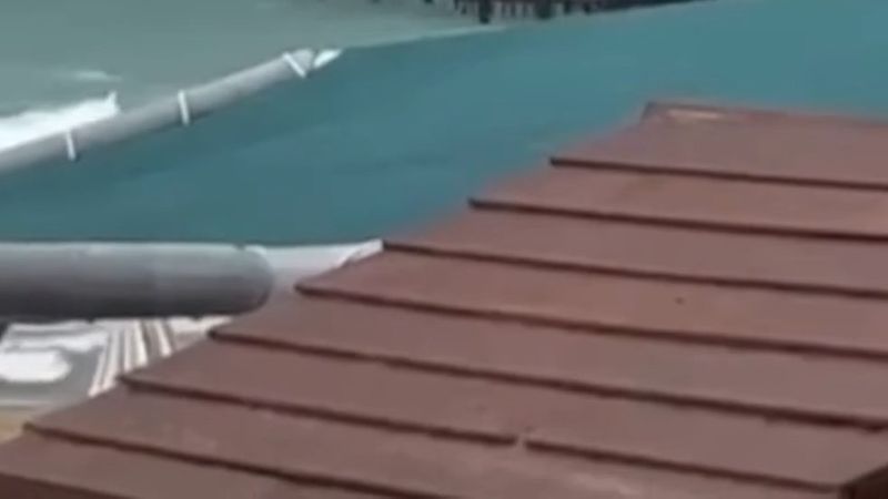 Alanya İncekum açıklarında yağış sonrası denizde hortum oluştu