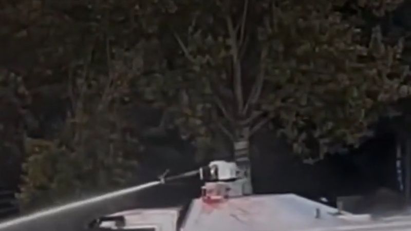 Arnavutluk'ta protestoculara Türkiye'nin hibe ettiği belirtilen TOMA'larla müdahale