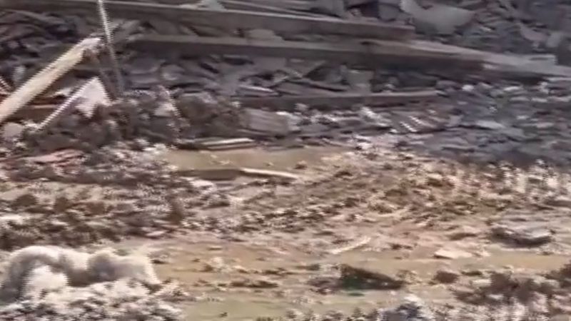 Ankara Pursaklar'da kontrollü yıkım sırasında kepçe molozların altında kaldı
