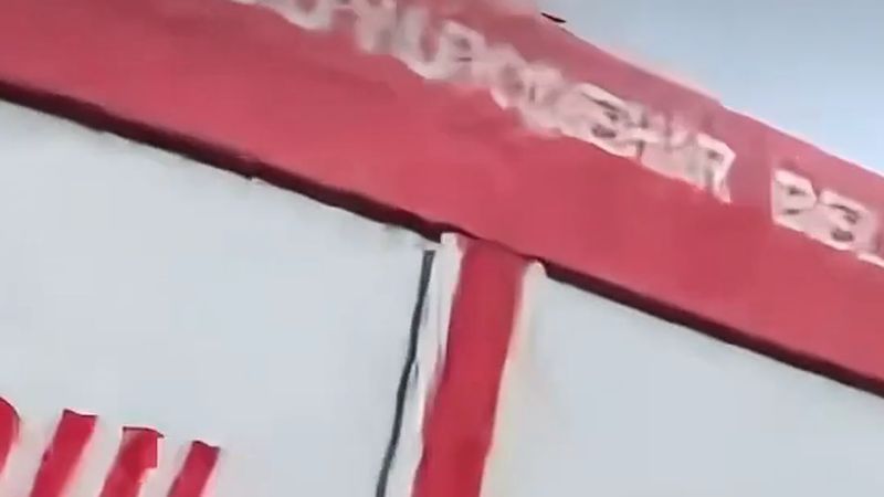 Kağıthane'de motosikletliler trafiği durdurup itfaiyeye yol açtı