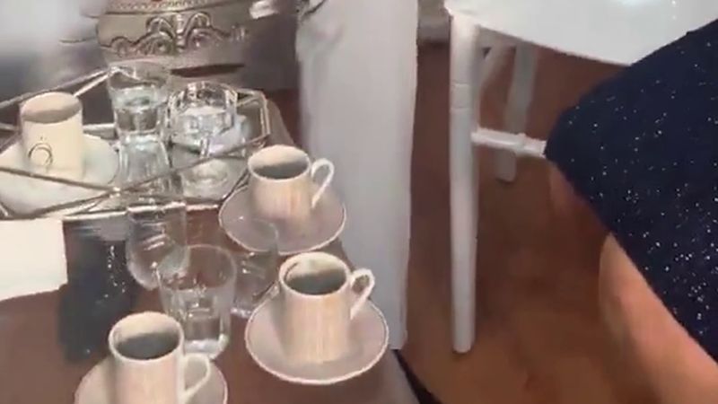 İsteme merasiminde gelin, damadın vefat eden babasına sandalye ayırdı