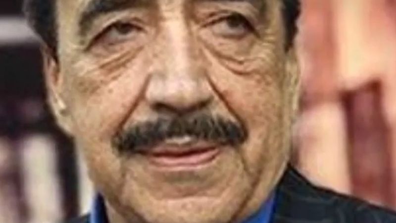 Hakkı Bulut sahnede fenalaştı, hastaneye kaldırıldı