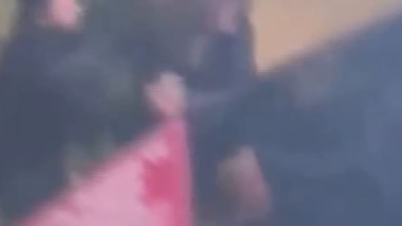 Bolu'da kadınlar sokak ortasında saç saça kavga etti