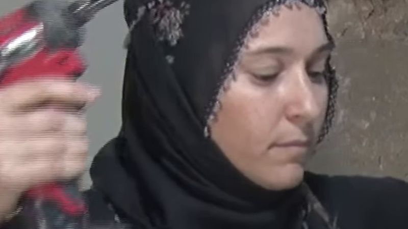 Nevşehir'de Emel Pekşen eşine destek için çırak oldu, mobilya ustası oldu