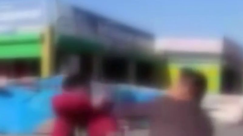 Şanlıurfa'da hasmını bıçaklayan eski kulüp yöneticisi, hasmının yakınlarınca sopayla dövüldü