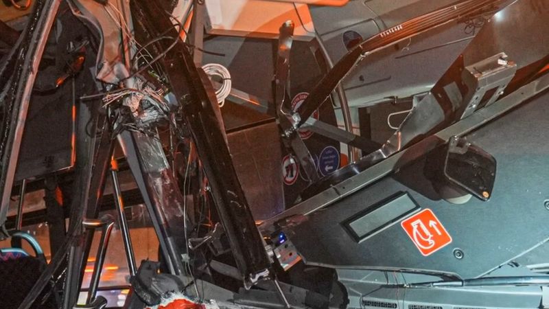 Ankara Etimesgut'ta EGO otobüsü üst geçit ayağına çarptı: 24 yaralı