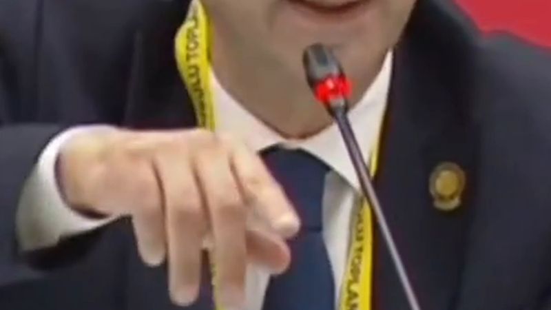 Fenerbahçe Yüksek Divan'da gergin an: Şekip Mosturoğlu kürsüdeki üyeye 'Sus' deyip salondan çıkarılmasını istedi