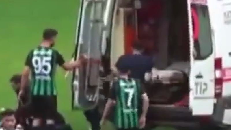 Bartın'da maçın son dakikalarında yere yığılan 35 yaşındaki futbolcu kalp krizi geçirdi