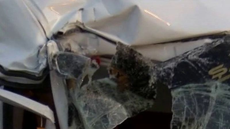 Arnavutköy'de işçi servisi park halindeki hafriyat kamyonuna çarptı: 9 yaralı
