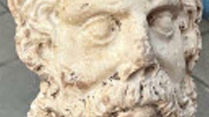 İzmir'de 2 bin yıllık Zeus heykel başı ele geçirildi: 3 gözaltı