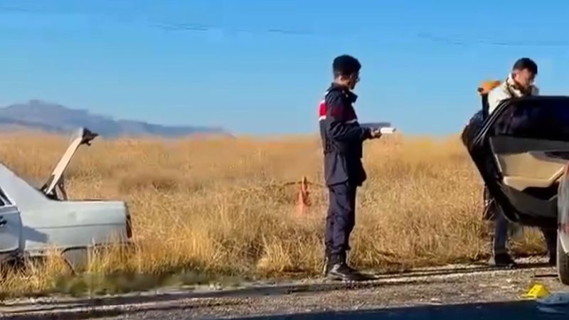 Afyonkarahisar Emirdağ'da iki otomobil kafa kafaya çarpıştı: 4 ölü
