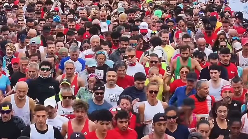 Osmangazi Köprüsü'nde 6 bin 500 kişi Cumhuriyet için koştu