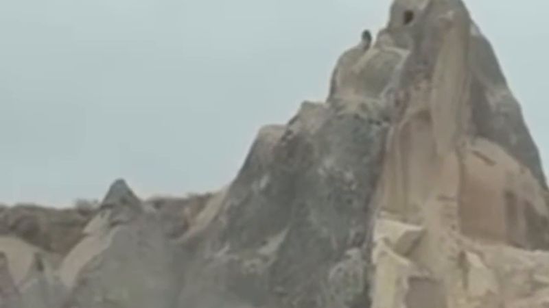 Kapadokya'da Göreme Açık Hava Müzesi girişindeki peribacası çöktü: 2 ölü, 1 yaralı