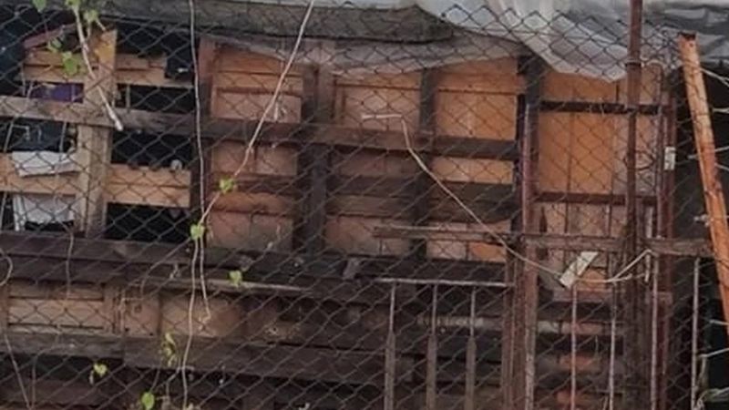 Antalya'da kiracı ailenin gecekondusu yandı, çocuklar evlerinin yanışını gözyaşlarıyla izledi