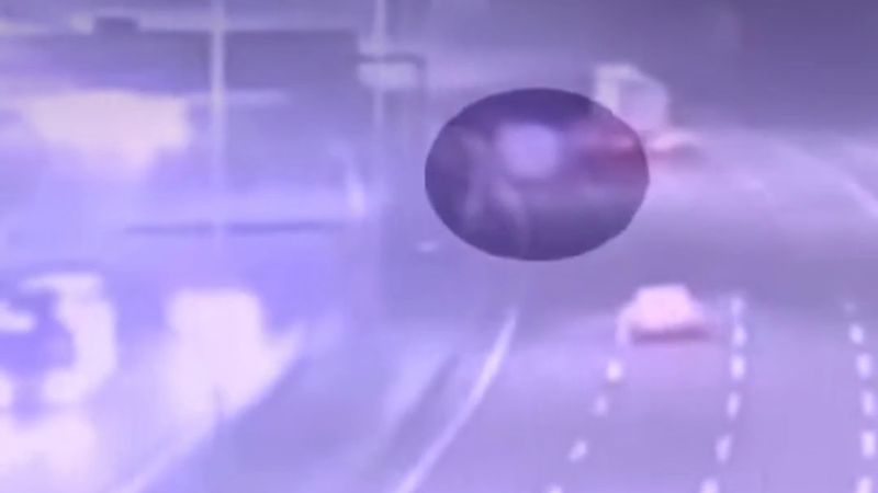 Başakşehir'de ters yönde giden sürücü dikiz aynasını kırdı: 90 bin lira ceza, ehliyetine 60 gün el konuldu