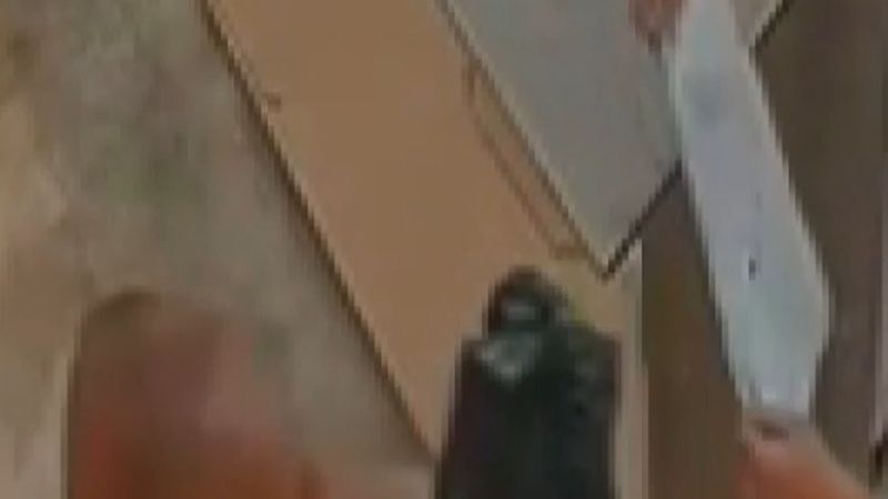 Çiğli'de eşini poşetle boğmaya çalıştığı anlar kamerada