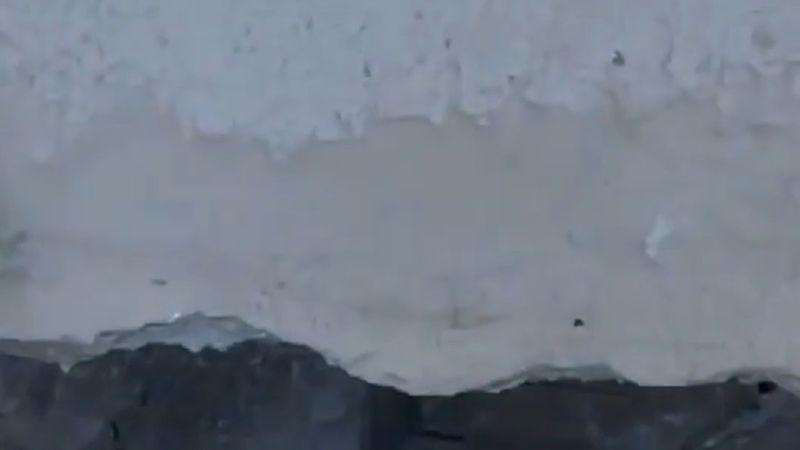 Mersin'de 3 katlı binanın zemini çöktü, 40 kişi tahliye edildi