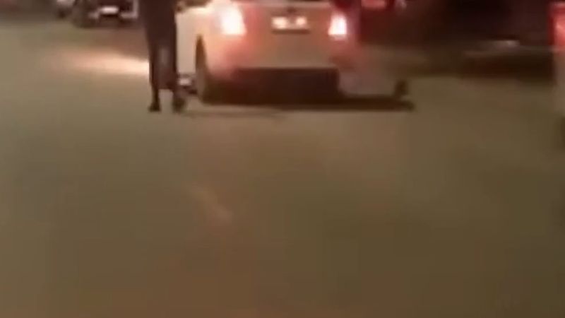 Adana'da selektör yapan sürücüye küfür ve darp girişimi araç kamerasında